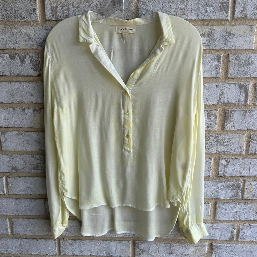 Cloth & Stone Yellow Long Sleeve Quarter Button Down Blouse Women's Size XS.